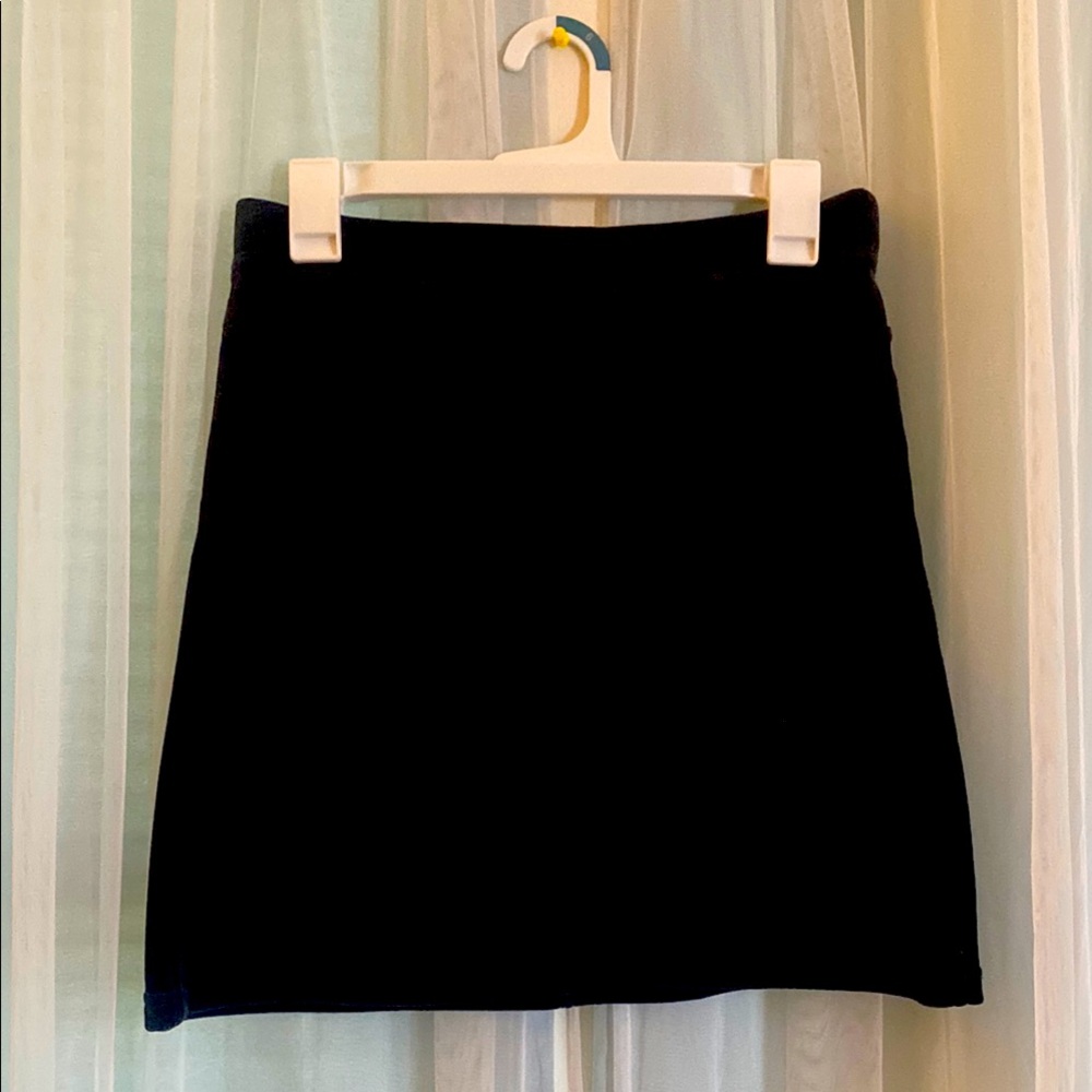 Cute velvety skirt.